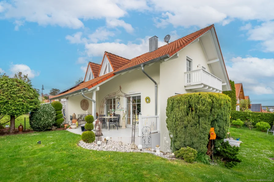 Wunderschöne Doppelhaushälfte  - Haus kaufen in Tann - Zauberhafte - sehr gepflegte Doppelhaushälfte mit schönen Garten in Tann, ab sofort bezugsfertig