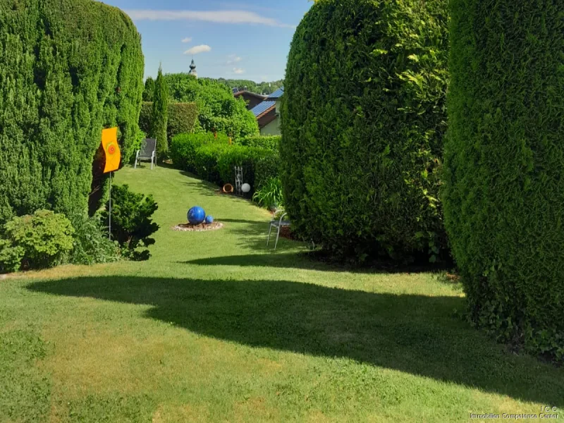 Sehr schöner, angelegter Garten vom Profi