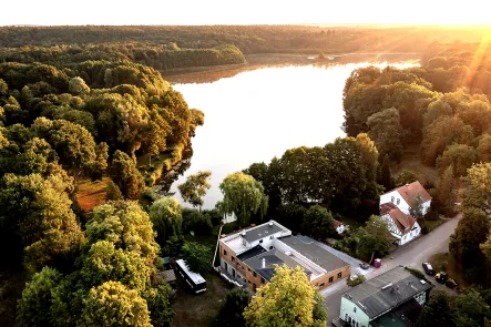 Dagowsee mit Haus - Wohnung kaufen in Neuglobsow - Gartenwohnung mit direktem Wasserzugang