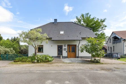 Straßenansicht - Haus kaufen in Fürstenberg - Viel Platz, viel Lebensqualität für die anspruchsvolle Familie