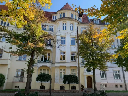 Außenansicht - Wohnung mieten in Magdeburg - Auf Sie warten zwei Zimmer und ein Balkon