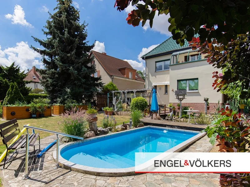  - Haus kaufen in Magdeburg - Idyllisches Einfamilienhaus mit Garten und Pool in Top Lage