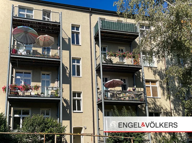 Rückansicht Haus - Wohnung kaufen in Magdeburg - Bezugsfreie 3 Zimmerwohnung mit Balkon