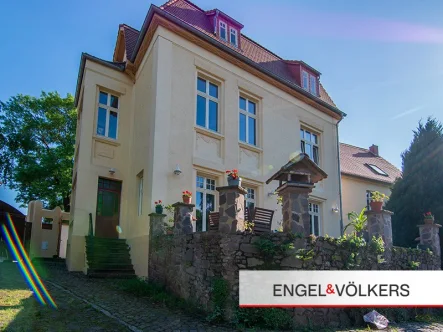 Hausansicht - Haus kaufen in Magdeburg - Traumhafte Jugendstilvilla mit Garten und Pool in Magdeburg Alt - Olvenstedt