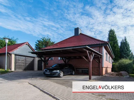 Hausansicht - Haus kaufen in Klein Ammensleben - Niedere Börde - Charmantes Einfamilienhaus mit Poolhaus  in ruhiger Lage