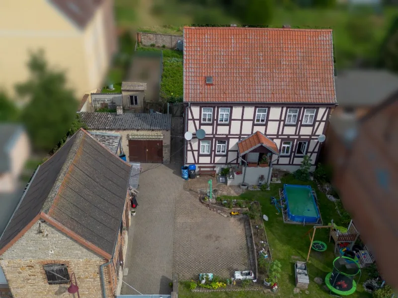 Drohnenansicht vorne - Haus kaufen in Eilsleben - Mehrfamilienhaus mit 3 Wohneinheiten  in ruhiger Lage