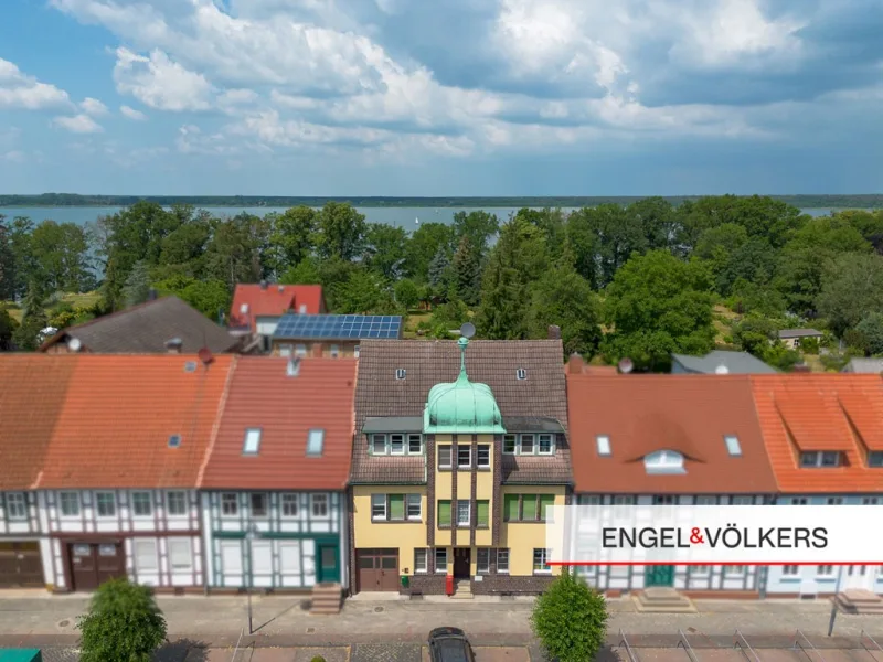  - Haus kaufen in Arendsee - Landhaus mit Seegrundstück und Vorderhausvilla