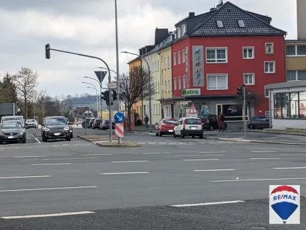 Außenansicht - Haus kaufen in Hof - TOP renoviert - TOP Lage! 3 Familienhaus mit Gewerbe in Hof/Saale