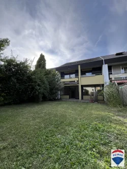 Blick vom Garten zum Haus - Haus kaufen in Sennfeld - Erfüllen Sie sich Ihren Wohntraum! Reihenmittelhaus mit Garten und Balkon im schönen Sennfeld