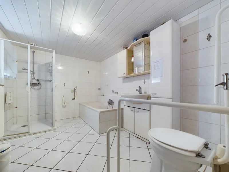 Badezimmer EG Altbau