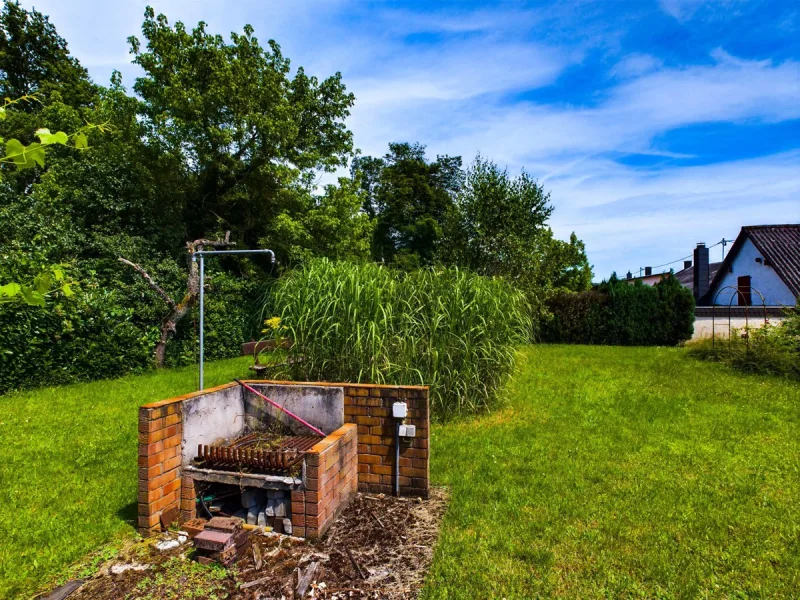 Geräumiges Einfamilienhaus mit Potenzial in Bexbach Garten