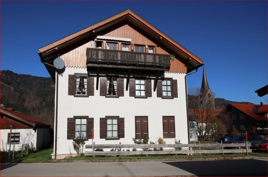 Hausansicht  - Haus kaufen in Oberstaufen - Mehrfamilienhaus - Anlageobjekt mit viel Potenzial
