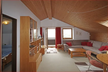 Wohnzimmer - Wohnung kaufen in Oy-Mittelberg - 4-Zimmerwohnung im Dachgeschoss-Raumgefühl ganz groß