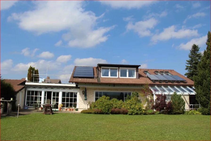 Hausansicht Sommer - Haus kaufen in Nesselwang - Traumhaftes Einfamilienhaus mit Bergblick in bester Lage