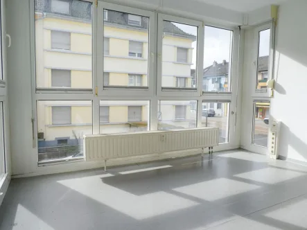 Behandlungszimmer 1 - Wohnung kaufen in Ludwigshafen am Rhein - Große Wohneinheit mit Möglichkeit zum Umbau von 3 kleinen Wohnungen!