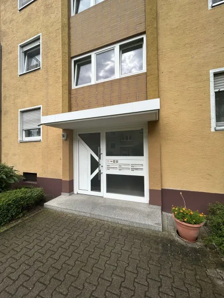 Hauseingang - Wohnung kaufen in Mannheim - Wohnung mit viel Charme in einer ruhigen Wohngegend