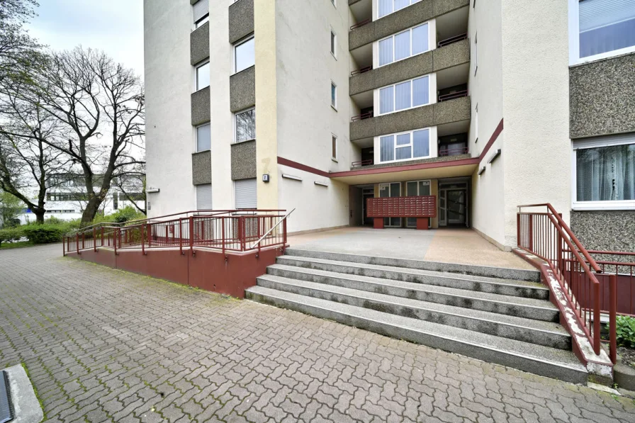 Ihr Zugang ins Haus - Wohnung kaufen in Ludwigshafen - 3 - 4 Zimmerwohnung zum Kauf. Bestimmen Sie Ihre Zimmerzahl doch einfach selbst!