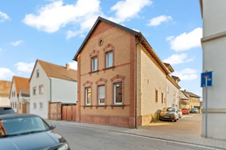 Vorderhaus - Haus kaufen in Mutterstadt - ***Happy Hour*** Zwei Häuser, ein Preis!! Über 6 % Rendite