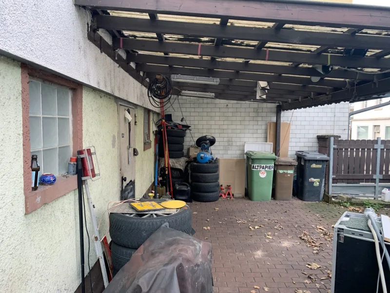 Carport und Werkstatt