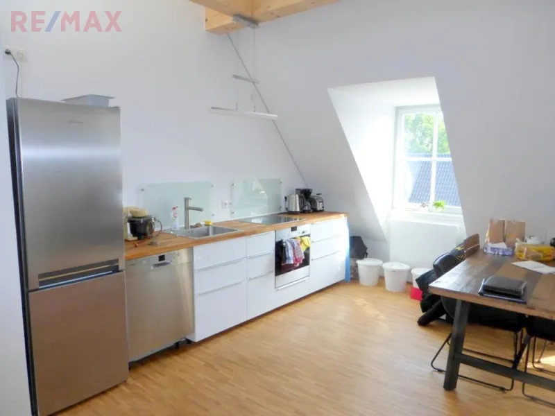  - Wohnung mieten in Ludwigshafen - Für max. 2 Personen-Top modernisierte offene Dachgeschoß-Wohnung!