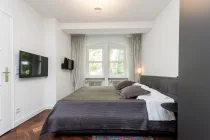 Schlafzimmer mit separatem Wohnungszugang