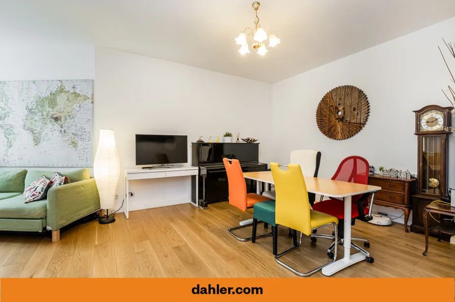 Großzügiges Wohnzimmer - Wohnung kaufen in Berlin / Prenzlauer Berg - Modern gestaltete Altbauwohnung in bester Lage von Prenzlauer Berg