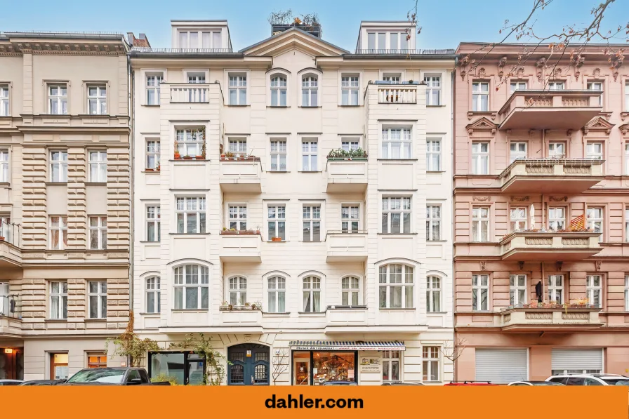 Hausfassade - Wohnung kaufen in Berlin / Charlottenburg - Leben und Arbeiten auf 129 m²: Altbauwohnung verbunden mit Ladenfläche und Lagerraum