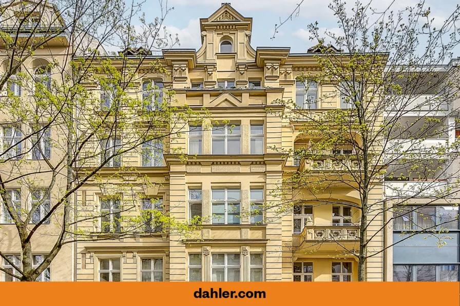 Herrschaftliche Stuckfassade - Wohnung kaufen in Berlin / Wilmersdorf - Ludwigkirchplatz- Charmante Altbau-Beletage aus der Kaiserzeit