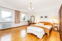 Großzügiges Elternschlafzimmer