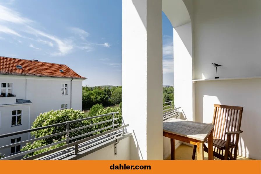 Großzügige Loggia - Wohnung kaufen in Berlin / Halensee - Helle 3-Zimmer-Altbauwohnung mit großer Loggia und Weitblick