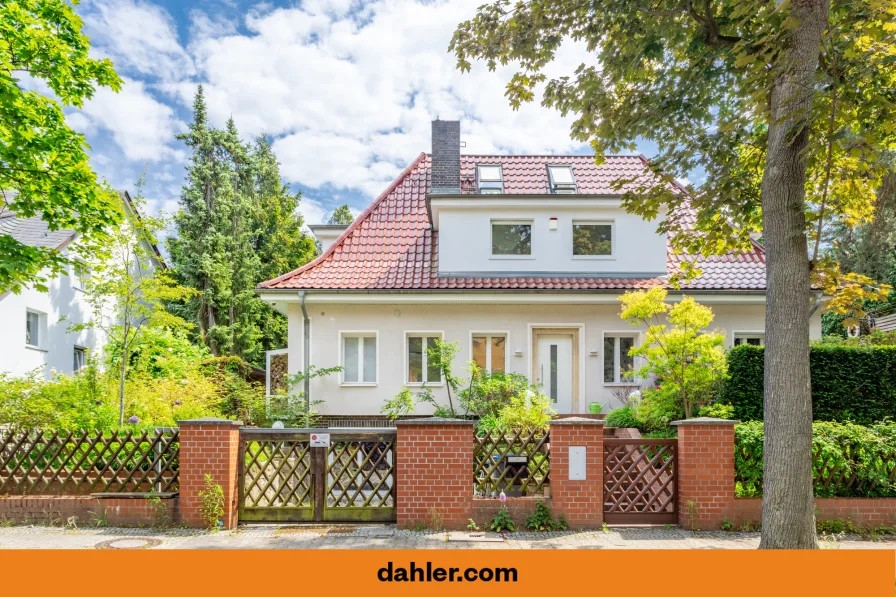 Straßenseitiger Blick zur Villa - Haus kaufen in Berlin / Grunewald - Charmante Altbauvilla mit Garten der Königlichen Gartenakademie