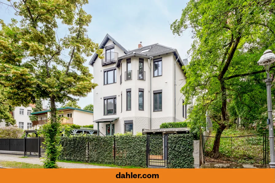 Titelbild - Haus kaufen in Berlin / Nikolassee - Großzügiges Wohnen mit Loft-Charakter in vornehmer Villenkolonie