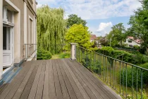 Balkon mit Blick in den Garten