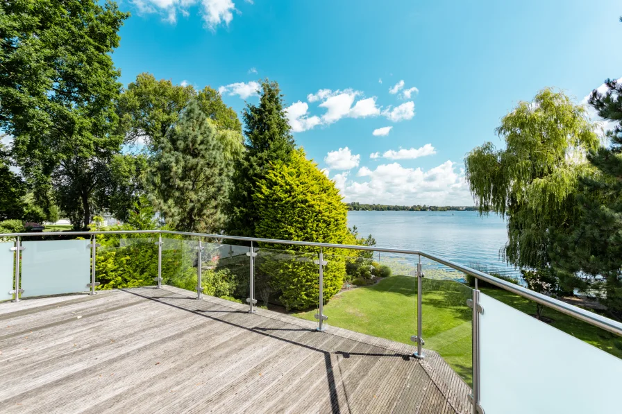 Terrasse mit Wasserblick