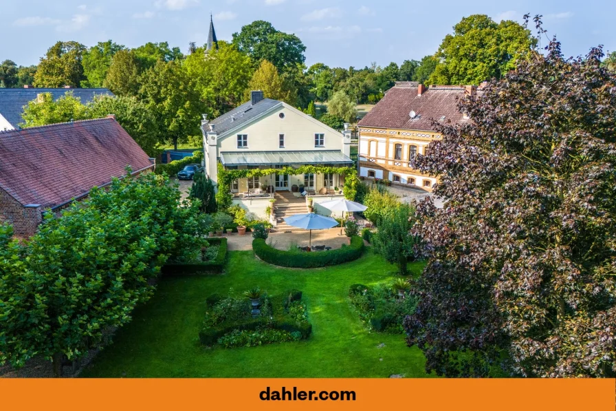 Gartenblick - Haus kaufen in Läsikow - Klassizistischer Landsitz mit ca. 2,3 ha Grundstück im Ruppiner Land unweit Berlins