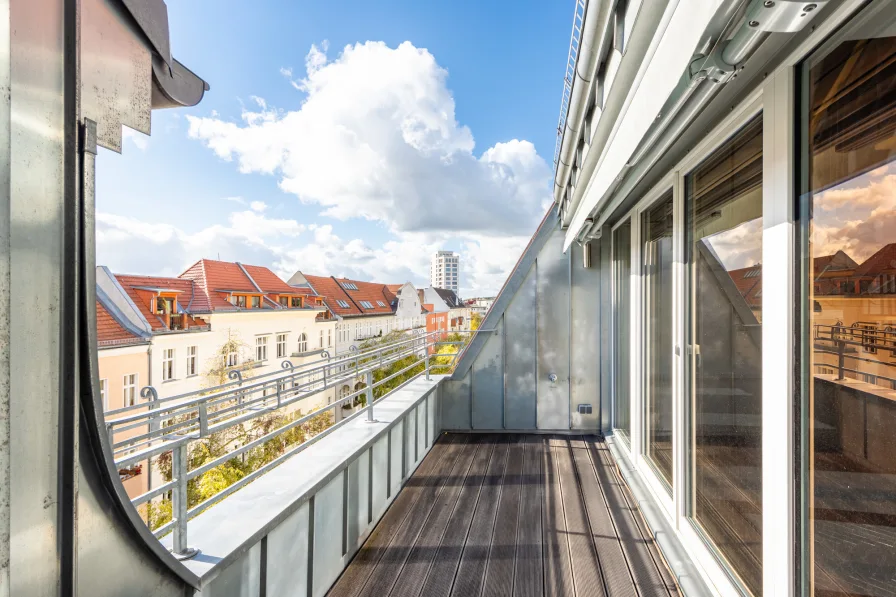 Balkon mit elektrischer Markise