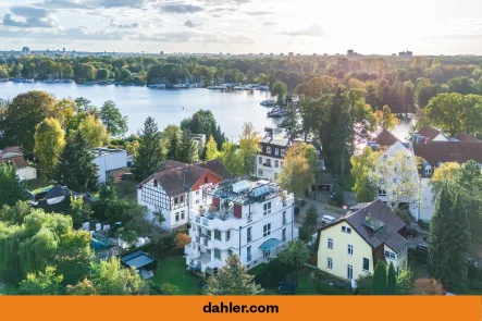 Villenansicht mit Blick zur Havel - Haus kaufen in Berlin / Konradshöhe - Wohnen am Wasser - Exklusive Villa mit drei Einheiten in Havelnähe