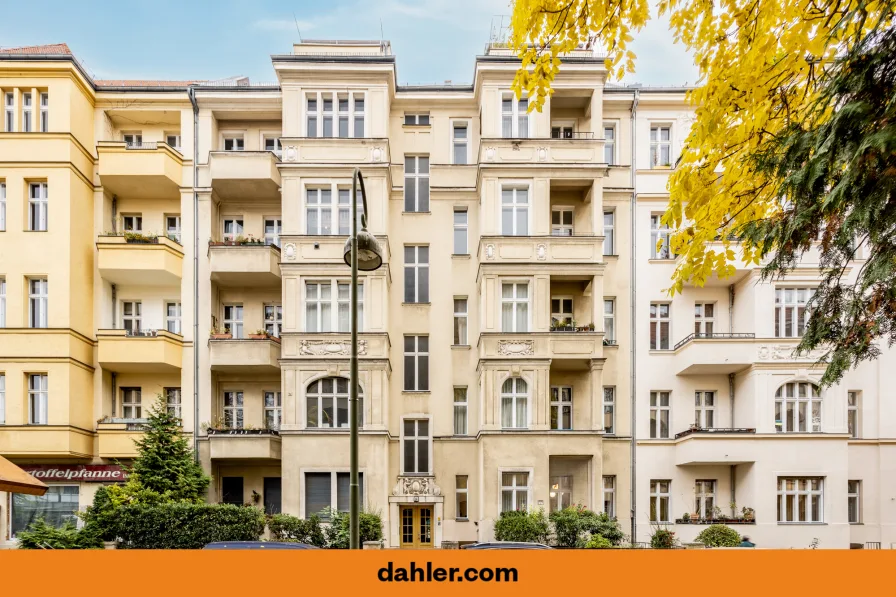 Außenansicht - Wohnung kaufen in Berlin / Tempelhof - Charmante Altbauwohnung mit Loggia nahe Tempelhofer Feld