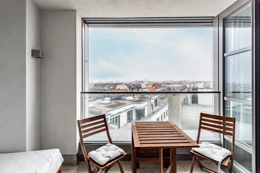 Loggia mit Blick über die Stadt