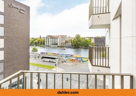 Titelbild Überleger - Wohnung mieten in Berlin / Friedrichshain - Pure Living Berlin - Wohnen in zentraler Citylage mit Spree-Blick