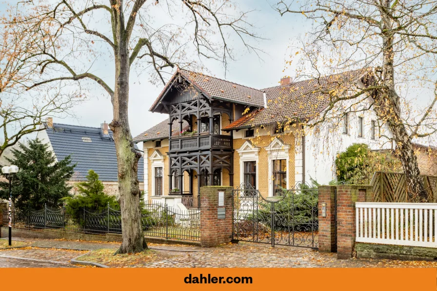 Hausansicht - Haus kaufen in Rüdersdorf bei Berlin - Historisches Landhaus mit Remise in idyllischer Lage und Wassernähe