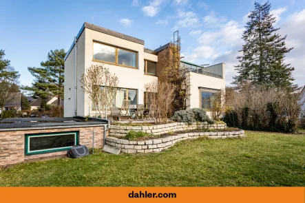 Außenansicht mit Blick zum Garten - Haus kaufen in Berlin / Heiligensee - Freistehendes Einfamilienhaus in idyllischer Wald- und Wassernähe