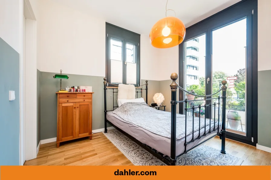 Schlafzimmer mit Terrassenzugang - Wohnung kaufen in Berlin / Charlottenburg - Urbanes Wohnen: Erdgeschosswohnung mit Terrasse nahe der Spree