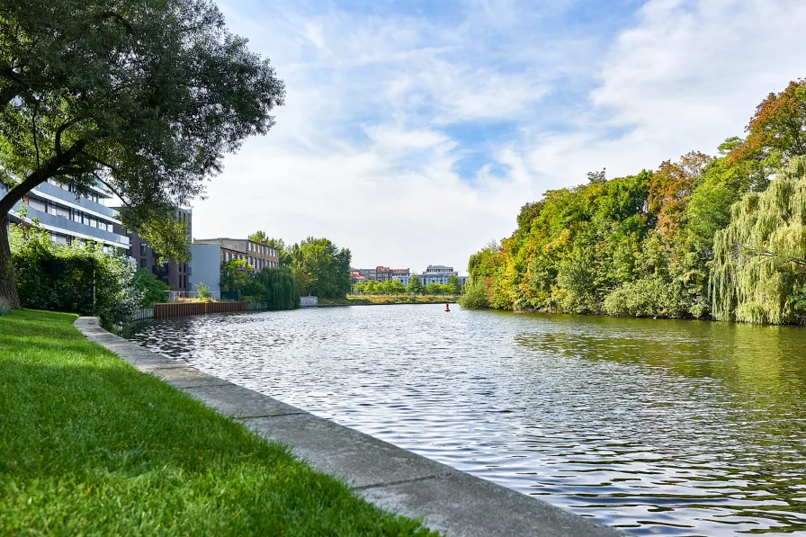 Anliegender Ruheort an der Spree