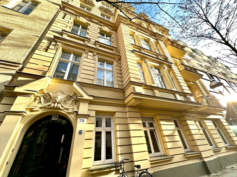 Herrschaftlicher Stuckaltbau - Wohnung mieten in Berlin / Wilmersdorf - Exquisit möbliertes Luxus-Apartment am Ludwig-Kirch-Platz