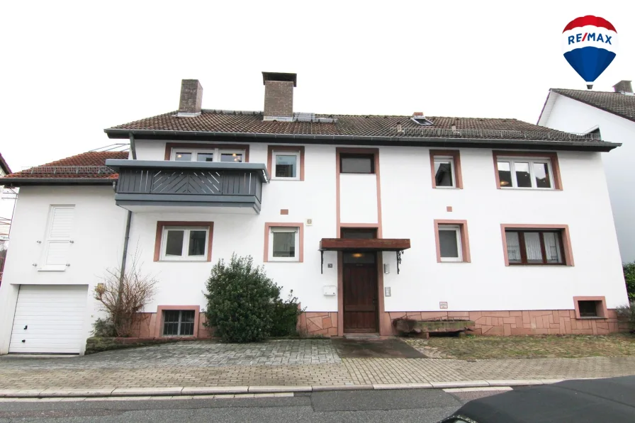 Hauseingang - Haus kaufen in Gaiberg - Ruhiges 3-Familienhaus mit Panoramablick in Gaiberg