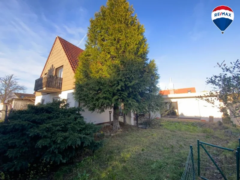 Gartenansicht - Haus kaufen in Maxdorf - Sanierungsbedürftiges Haus mit Anbau und großem Potenzial in ruhiger Wohnlage