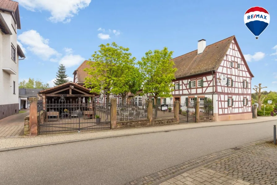 Aussenansicht gesamt - Haus kaufen in Otterbach - Der Kipperhof - Wohnen und Arbeiten im historischen Juwel !