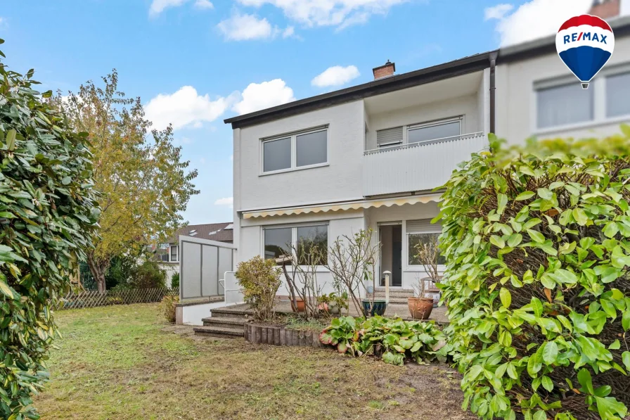 Rückansicht - Haus mieten in Neustadt - Reihenendhaus mit großem Garten und Garage zur Miete – Erstbezug nach Kernsanierung