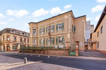 Außenansicht - Büro/Praxis mieten in Neustadt - Historische Stadtvilla: Büroeinheit ab sofort zu vermieten